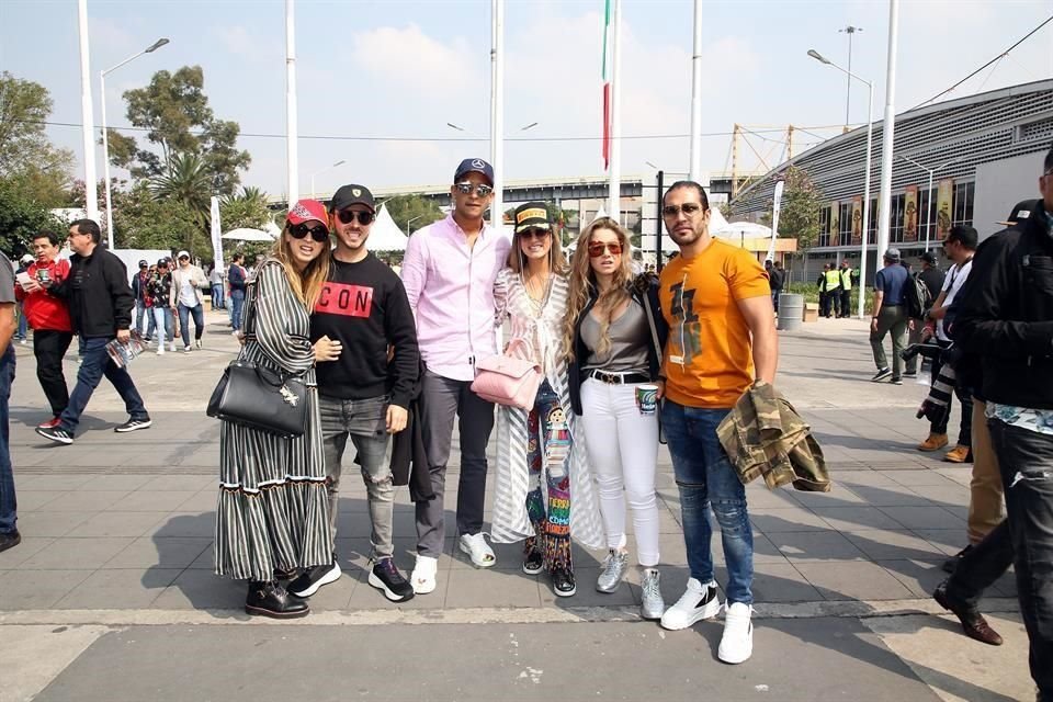 Ximena Luna, Diego Aguayo, Christian Borges, Gaby Luna, Brenda Mora y Ricardo Luna en F1 GPMX Autódromo Hermanos Rodríguez, 27 10 2019.