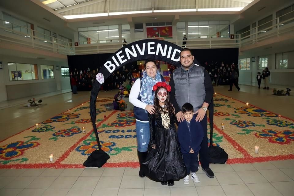 Mayela del Ángel, David Medina, Ivanna Medina y Diego Medina