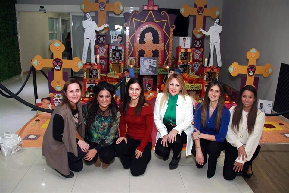 Gaby Flores, Alejandra Lizárraga de Villanueva, Jéssica de Arizpe, Leticia Muñiz de Elizondo, Nancy Tamez de Guerra y Alma Castro