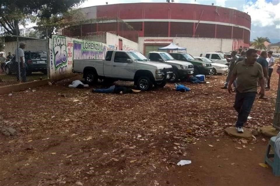 Según medios locales, la agresión se registró alrededor de las 14:30 horas de este domingo en el estacionamiento de la Plaza de Toros La Macarena.