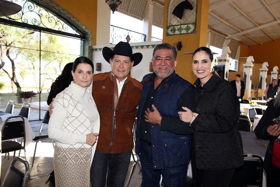 Norma González de Montemayor, Jorge Montemayor, Carlos Valenzuela y Gina de Valenzuela