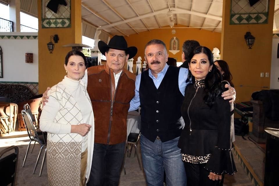 Norma González de Montemayor, Jorge Montemayor, Javier Báez y Patricia López de Báez