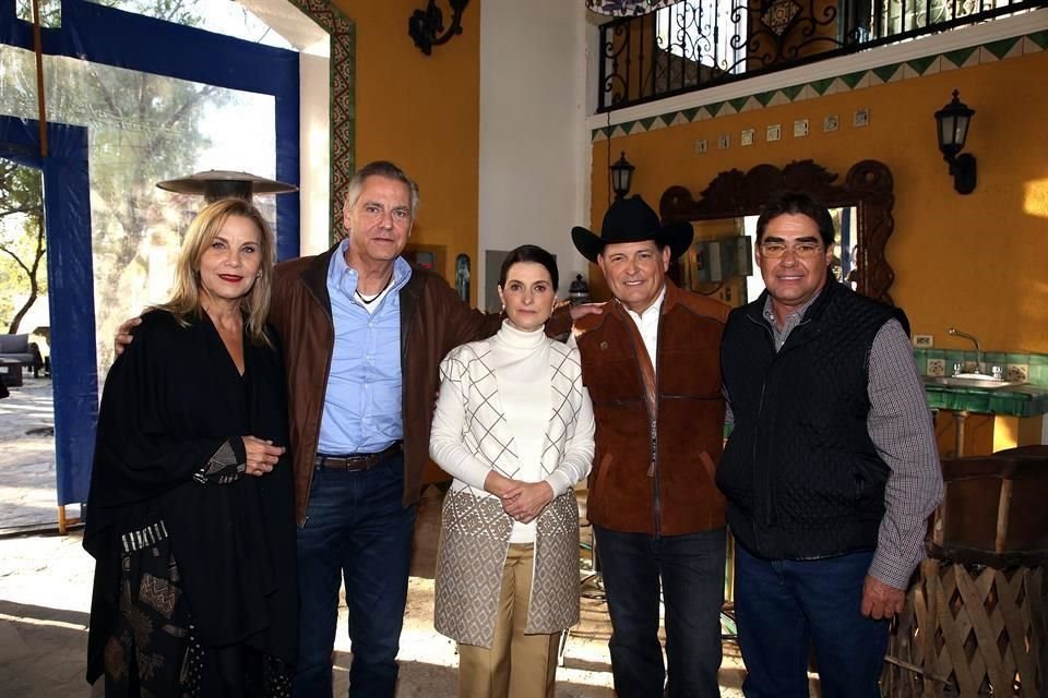 Leticia Guerra de Petrochi y Rafael Petrochi, Norma González de Montemayor, Jorge Montemayor y Alejandro García
