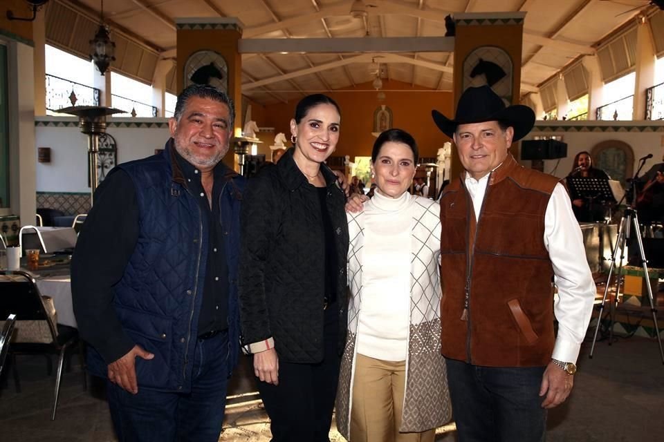 Carlos Valenzuela,  Gina de Valenzuela, Norma González de Montemayor, Jorge Montemayor