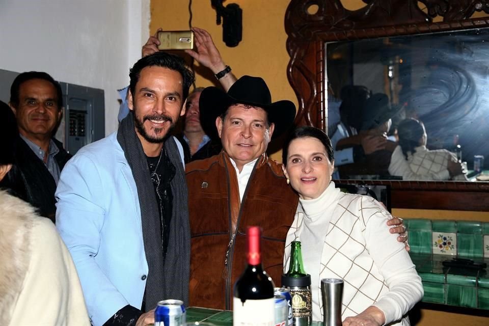 Fernando Davil, Jorge Montemayor y Norma González de Montemayor