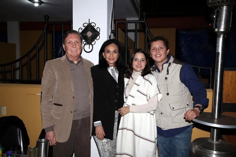 Tomás Garza, Beatriz de Garza, Sofía Montemayor y Tomás Garza