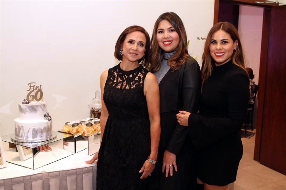 Josefina Zamudio de Valdivia, Daniela Valdivia y Marcela Valdivia