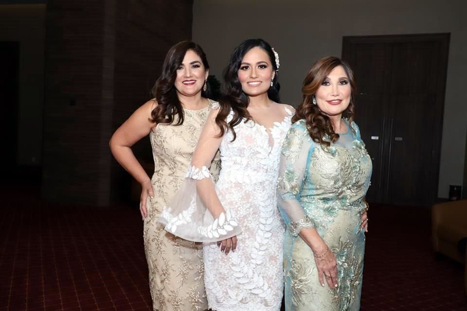 Sonia Flores de Dávila, Daniela Santiago Guajardo y Dinorah Guajardo Garza