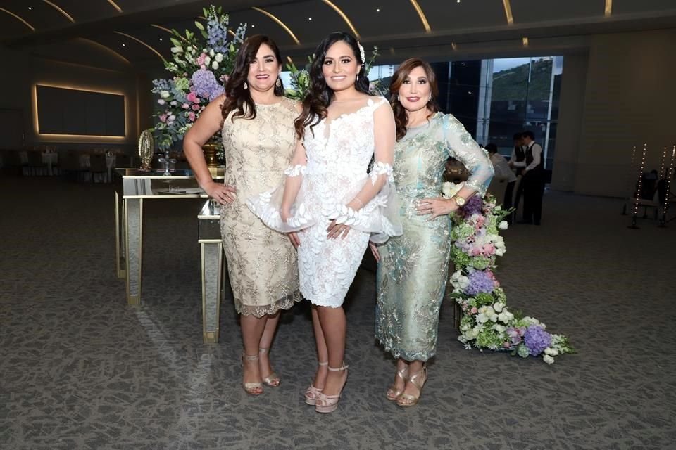 Sonia Flores de Dávila, Daniela Santiago Guajardo y Dinorah Guajardo Garza