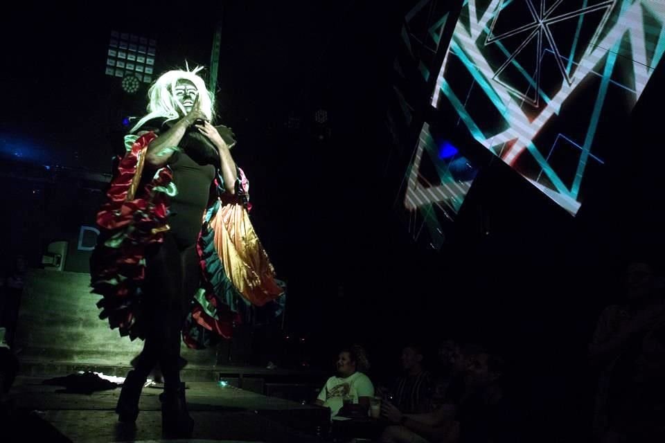 La Colorina 433 es uno de los escenarios en que drag queens presentan su espectculo en Monterreu.