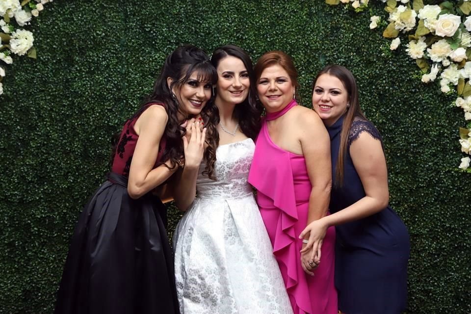 Mireya Isabel Villarreal de Guerra, Karen Guerra Villarreal y Lupina Yáñez, Eleana Espinosa Yáñez