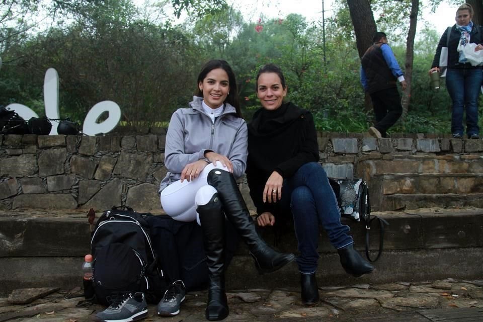 Andreina Linares y María Rodríguez