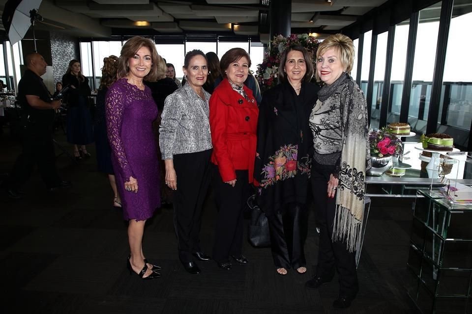 Martha de Troncoso, Adriana Guerra, Tessy Sánchez, Else de Torres y Norma de Arenas