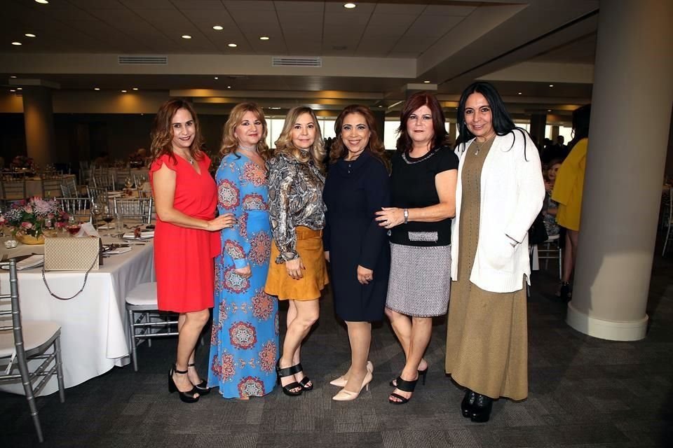 Adriana Cano, Myrna González, Paty Delgado, Salomé Calderón de Rodríguez, Lorena Castillo e Isabel Cano