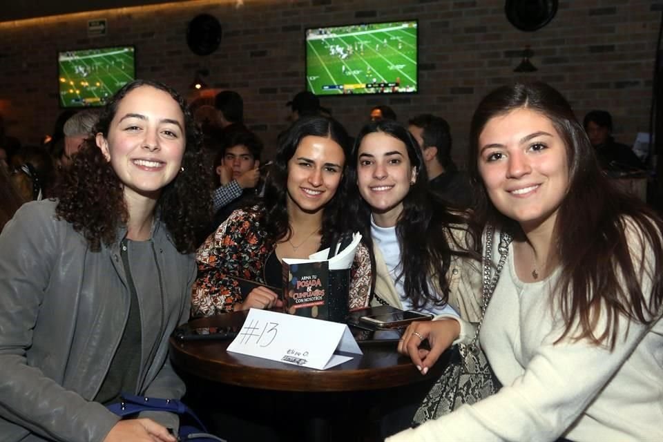 Alejandra Turner, Vivian Sagaon, Karina García y Mariana Moreno