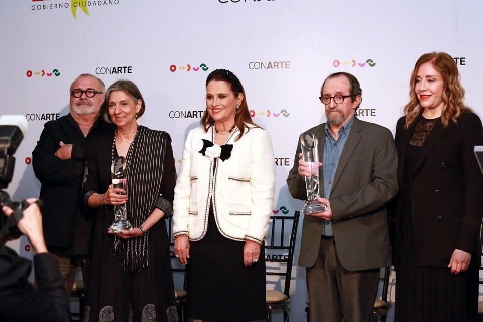 Guillermo Sepúlveda, Sylvia Ordóñez, Elvira Lozano de Todd, Arturo Marty y Jeannette Lozano de Clariond