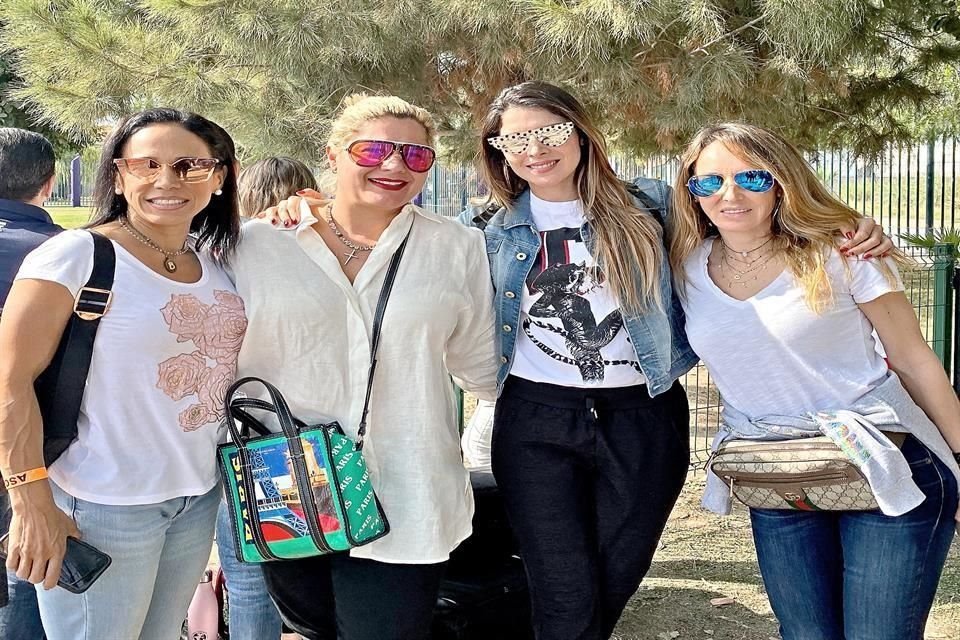Brenda Ortiz de Martínez, Liliana Sada de Ibarra, Cynthia Valle de Glez y Gaby Torres de Benítez