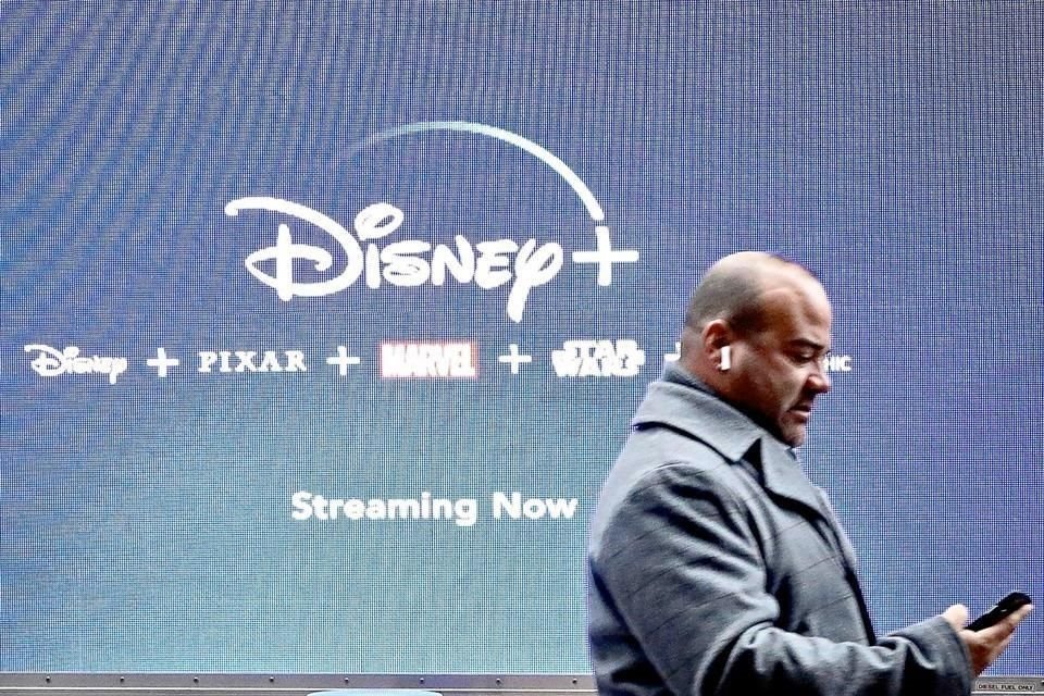 La sección crítica de los fanáticos de Star Wars celebró en grande que la plataforma 'Disney+' presentara fallas en el debut de su servicio de streaming.