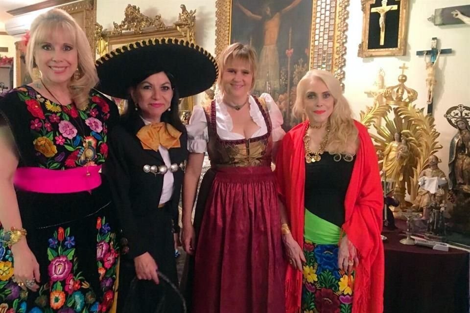 Dora María Maldonado, María Esther González, Martina Winterhalter y Tey González de Salas
