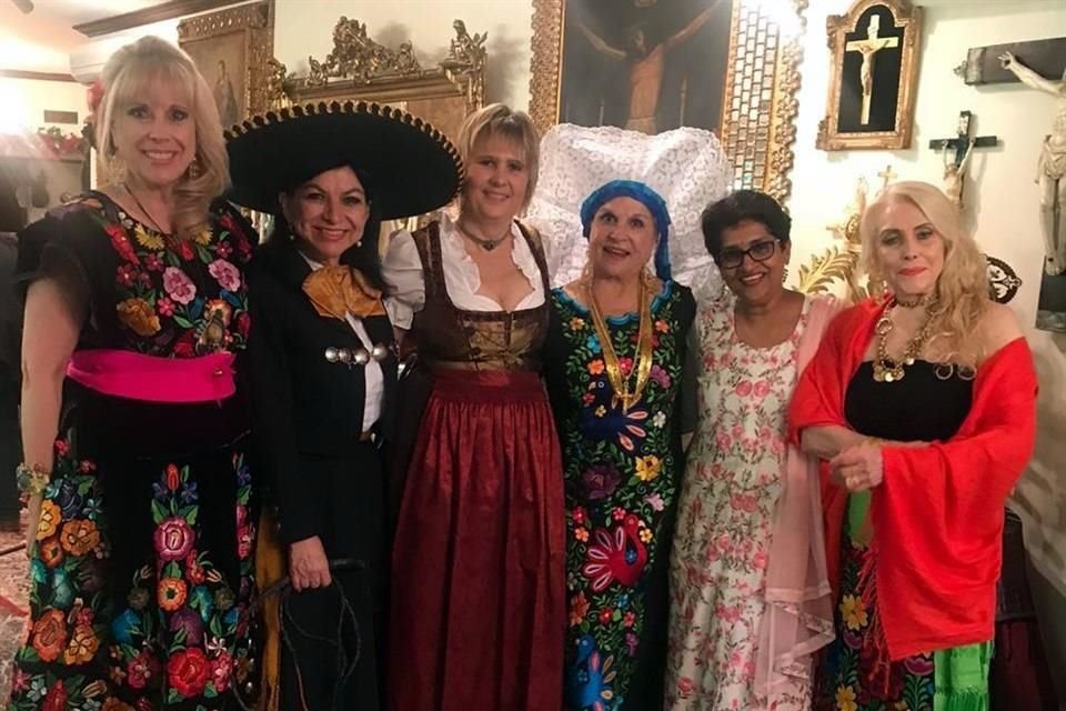 Dora María Maldonado, María Esther González, Martina Winterhalter, Maricarmen Breztfelder, Radhika Ramesh y Tey González de Salas