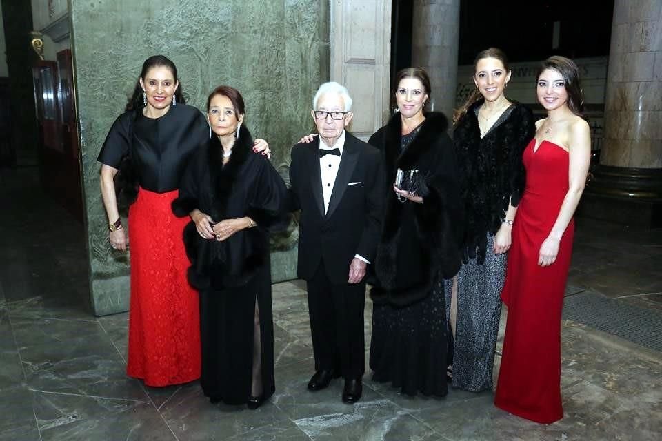 Susana Díaz Malo, Susana Malo de Díaz, Manuel Díaz Canales, Mónica Díaz Malo, Mónica Sánchez y Mariana Sánchez