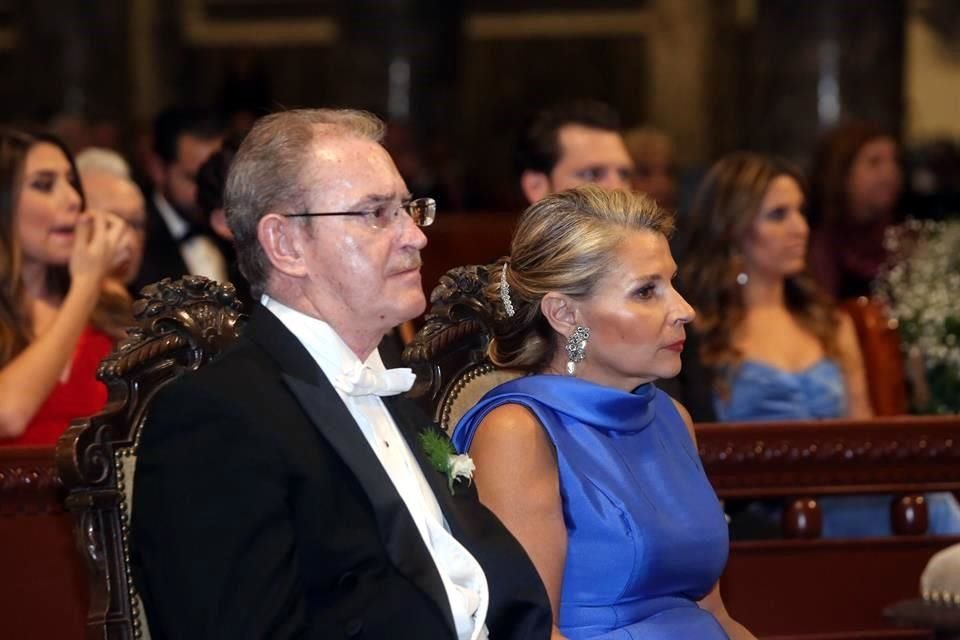 Marcela Díaz de Pérez y Sabino B. Pérez, papás del novio