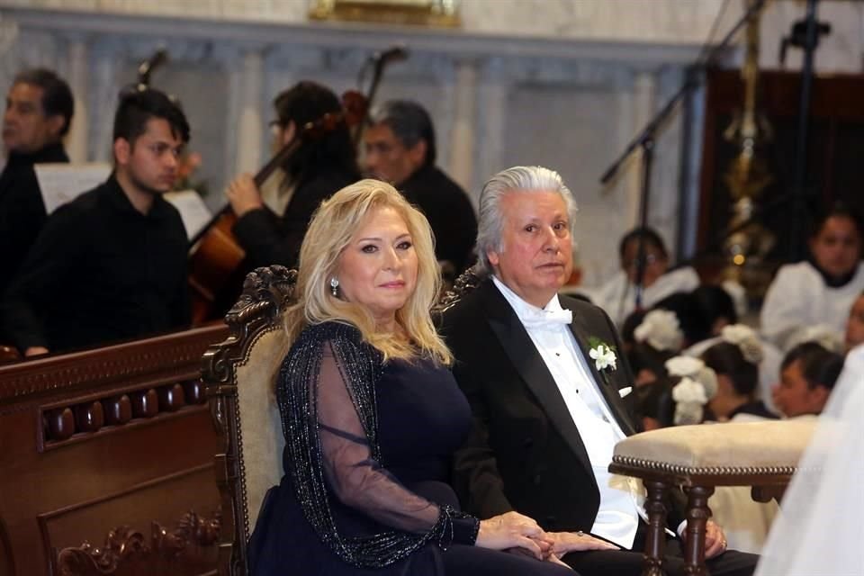 Rosy Pérez de Salinas y Raúl Salinas Cortés, papás de la novia