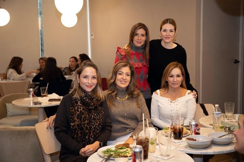 Mónica Martínez de De la Garza, Gabriela Espinosa de Kuri, Adriana Zavala, Laura Valle de Flores y Gabriela Cantú Miller