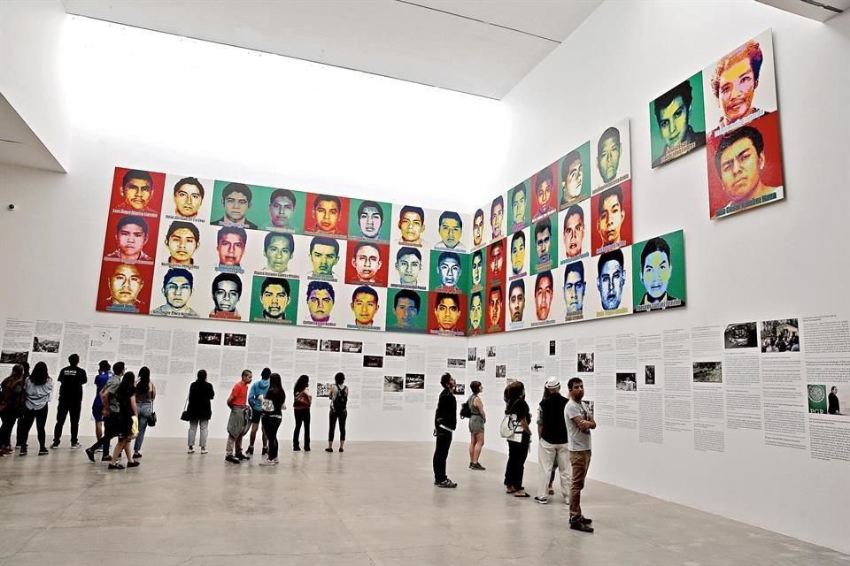 La muestra estuvo en el Museo Universitario de Arte Contemporáneo, donde también se exhibieron los 'Retratos de LEGO. Caso Ayotzinapa'.