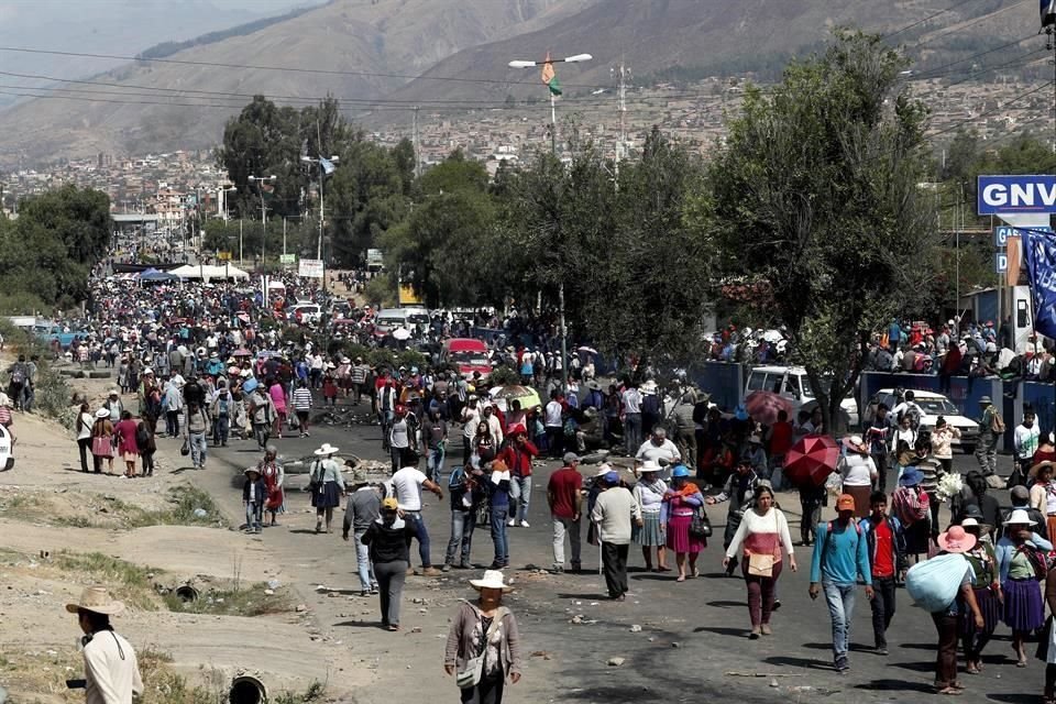 Los residentes de la zona acudieron al funeral de los muertos por la represión de la marcha.