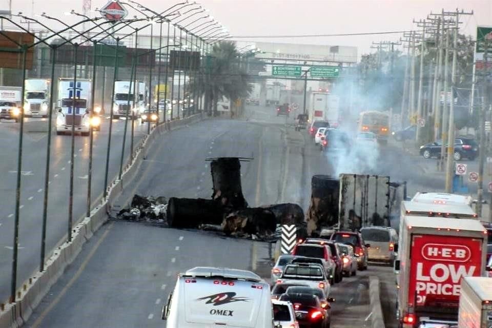 Ayer se registraron bloqueos en seis puntos de la ciudad y en tres de ellos vehículos fueron incendiados.