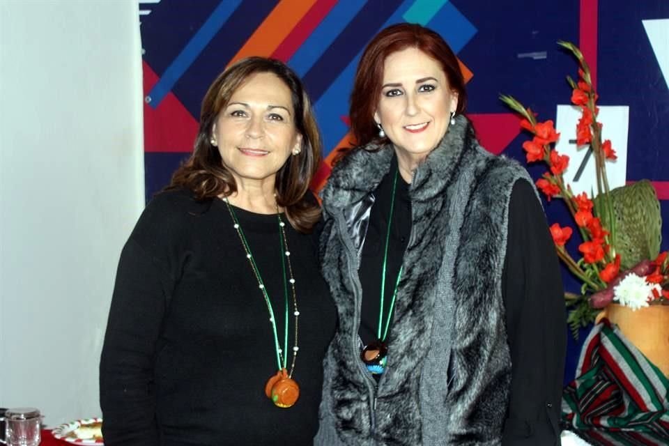 Fátima Villegas de Montes y Lucía de González