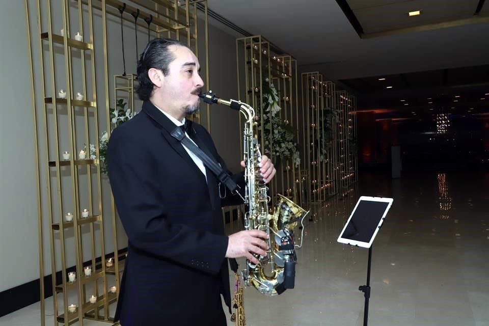 Eliseo Rodríguez, Saxofonista