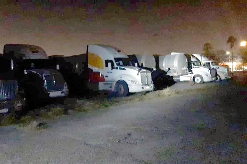 En noviembre del 2019, en un punto de revisión instalado en el kilómetro 30 de la carretera Reynosa-Monterrey, autoridades estatales 'embargaron' 15 pipas y ocho tractocamiones con 444 mil litros de combustible.