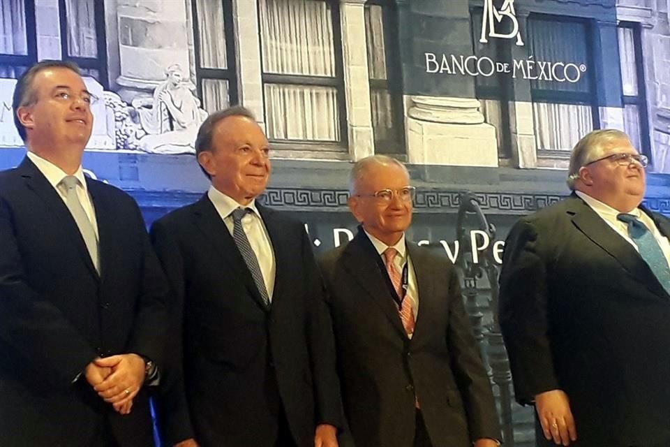 El principal reto que se afronta la autonomía de Banxico es el surgimiento de gobiernos populistas, dijeron ex Gobernadores.