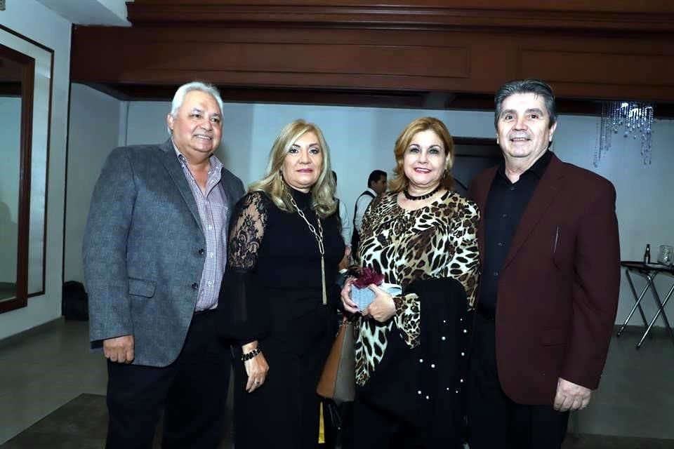 Luis Elizondo, Susana de Elizondo, Lupita Herrera de Rodríguez y Claudio Rodríguez