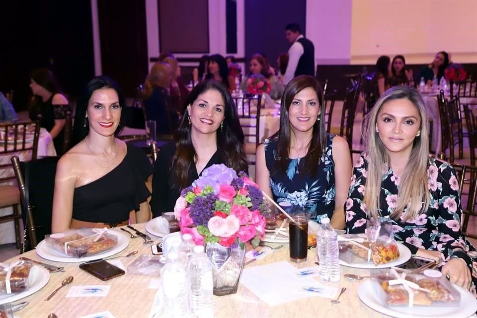 Paty Flores de Lozano, Nelly Gutiérrez Flores, Rocío Flores de Salinas y Marcela Flores