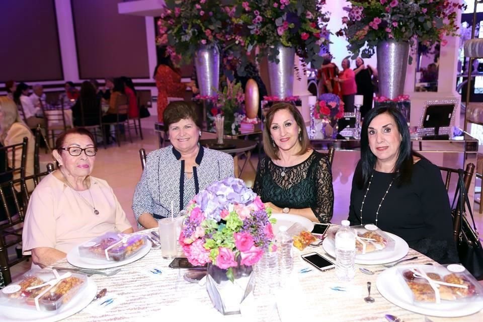 Hortencia Ruiz de Treviño, Rosa Nelly Flores de Gutiérrez, Carmen Elizondo de Flores y Oralia Elizondo de Flores