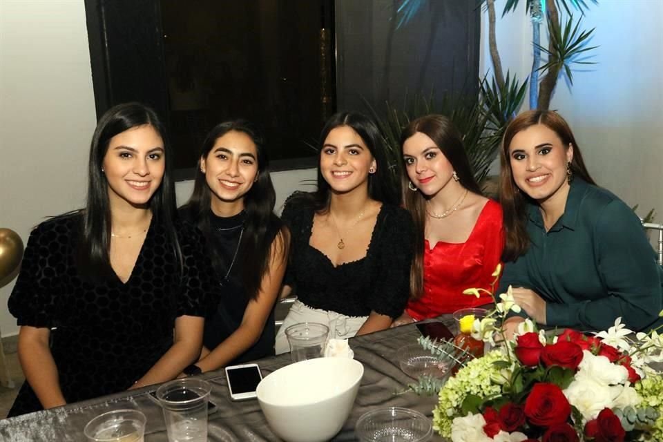 Karen Ojeda, Victoria Caballero, Katia Ojeda, Fernanda Zorrilla y Mariel Villarreal