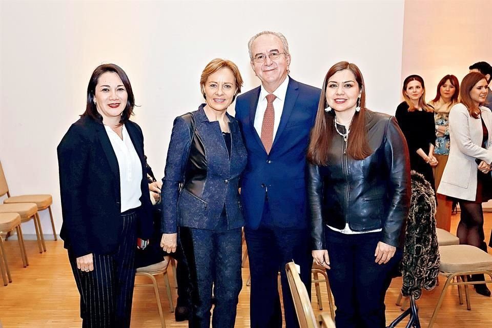 Mónica Manzanilla, Sonia de De la Garza, Carlos de la Garza Santos y Ana Hinojosa