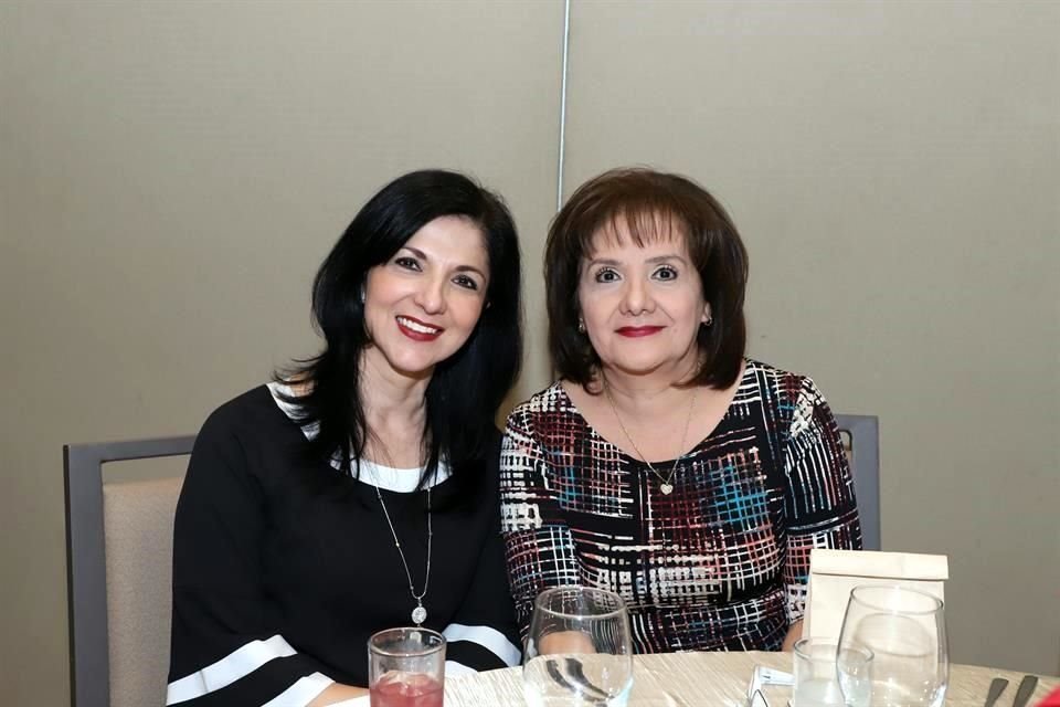 Sandra de Elizondo de Gutiérrez y Socorro Mata