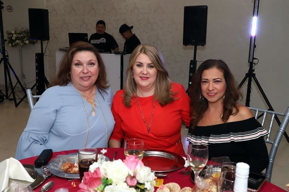 Beatriz Castillo, Hilda González y Vanessa Saunders
