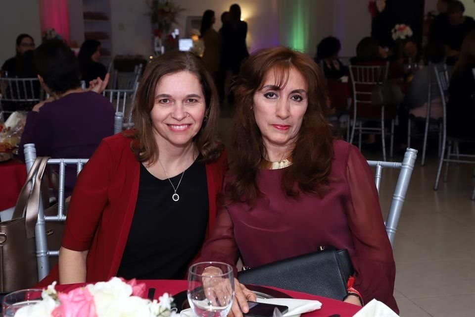 Nancy Martínez y Martha Peña