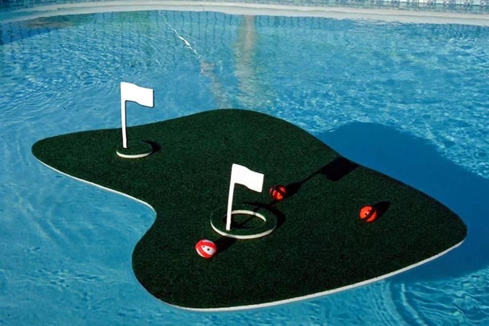 El Floating Aqua Golf Chipping es un juego flotante elaborado con materiales resistentes al agua.<br>Lo encuentras en línea y cuesta 48 dólares.<br>