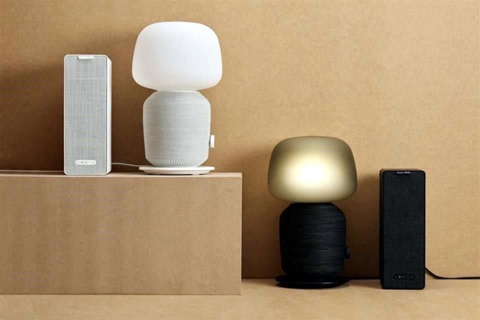 La Symfonisk Table Lamp Wi-Fi Speaker de Ikea y Sonos es una lámpara que cuenta con una base que también funciona como bocina.<br>Cuesta 179 dólares en línea.