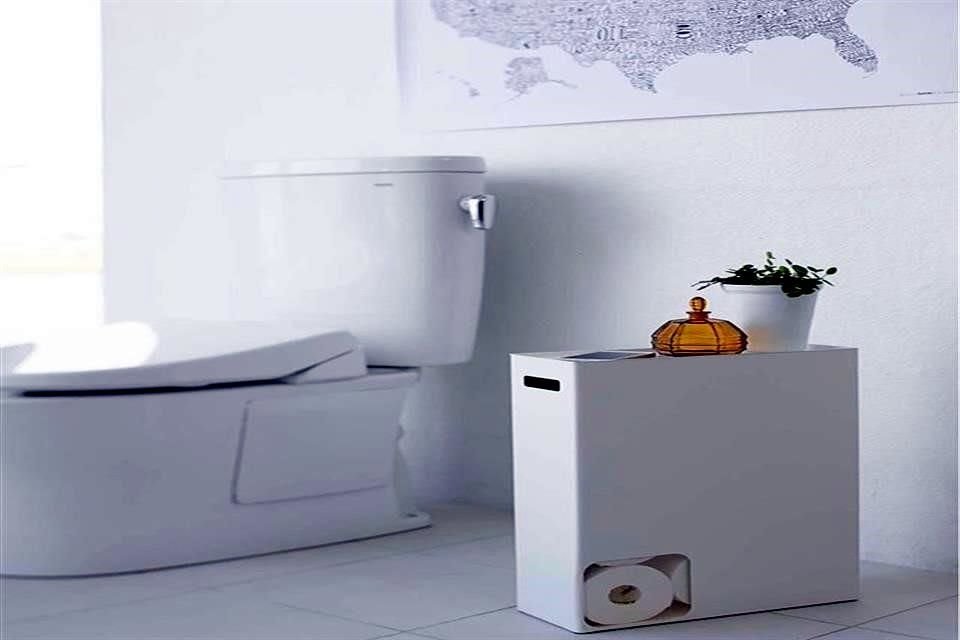 El YAMAZAKI Toilet Paper Stocker es un mueble minimalista perfecto para guardar los rollos de papel higienico en tu baño.<br>Cuesta 36 dólares en línea.<br>