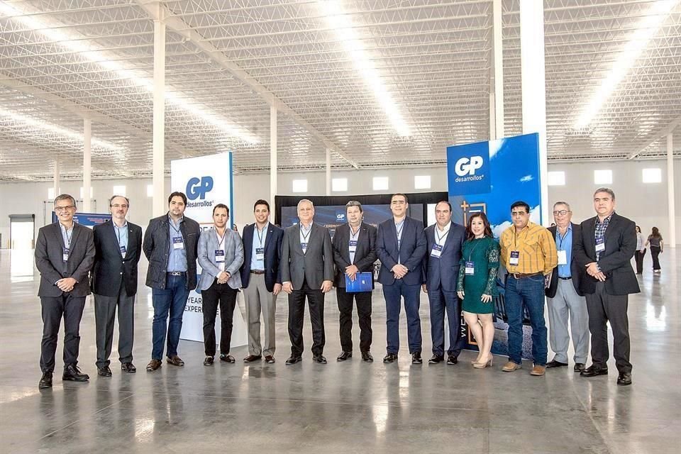 Directivos de Grupo GP con el Alcade de Juárez, N.L. y el Secretario de Economía y Trabajo de N.L.