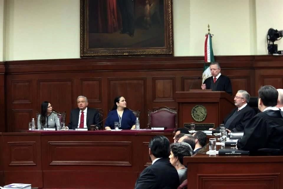 Al informe asistieron el Presidente López Obrador y las presidentas del Congreso.