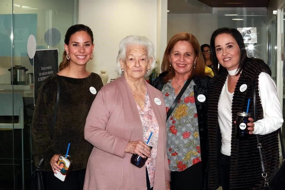 Cecilia Garza, Carmen Villagómez de Garza, Patricia Garza y Cecilia Garza