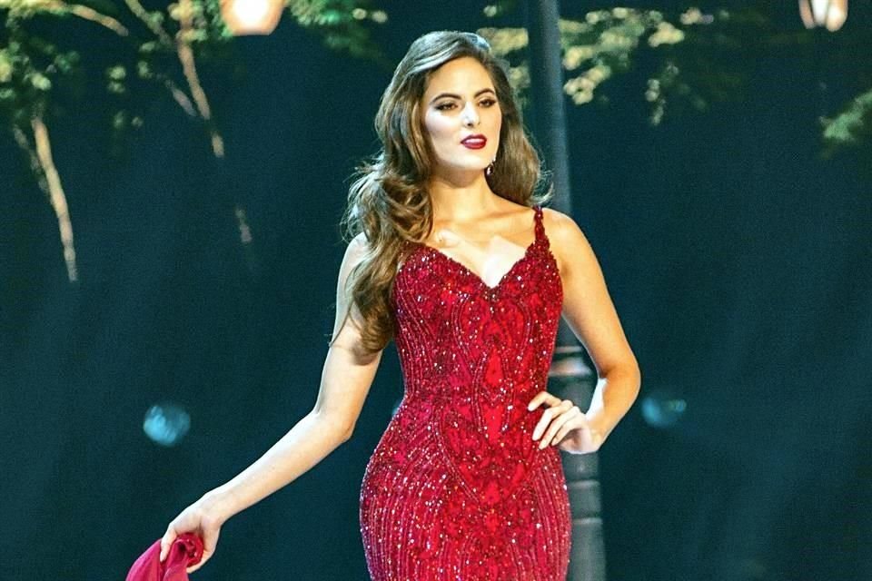 No era de las favoritas en el certamen de Miss Universo, pero la tapatía Sofía Aragón se alzó con el tercer lugar de la competencia sorprendiendo a todos.